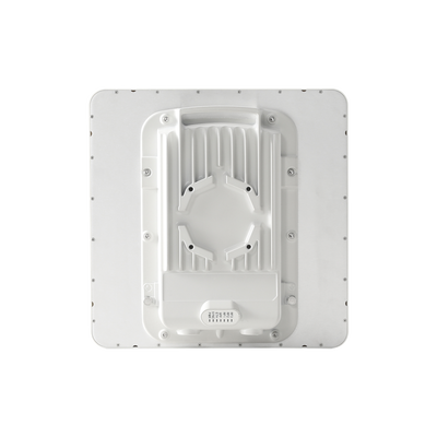 PTP-550  Hasta 1.36 GBps / 4910 - 6200 MHz / 802.11 AC Wave 2  MU-MIMO 4: 4x4 / BackHaul con Antena Integrada (Alta ganancia 23 dBi)   (C050055H016A)